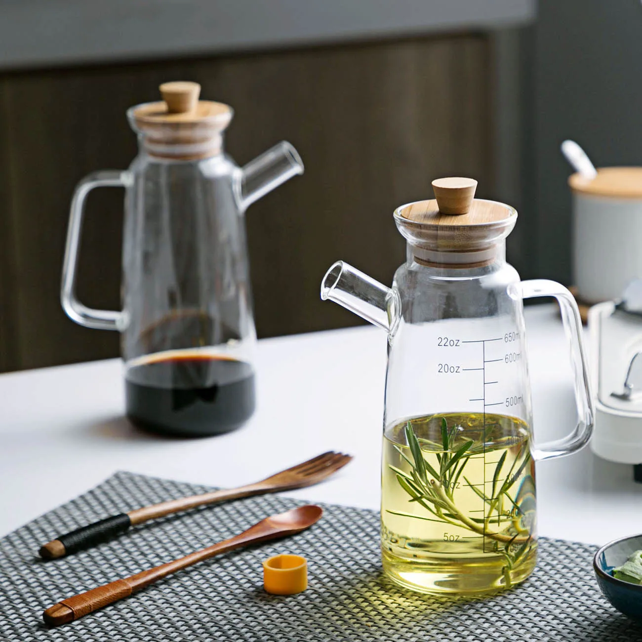 650ML Glass Olive Oil Cans Vinegar Container Kitchen Soy Sauce Bottle Fashion Glass Vinegar Storage Bottle With Bamboo Lid