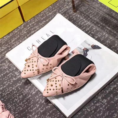 pink Junetxin/женские туфли на плоской подошве из мягкой кожи; Лидер продаж; повседневные туфли с острым носком и заклепками; роскошные классические водительские женские туфли - Цвет: pink