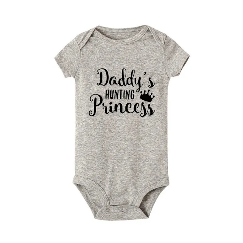 Детское боди с надписью «Daddy's Hunting Princess», Одежда для новорожденных, хлопковая одежда с короткими рукавами и принтом для детей 0-18 месяцев