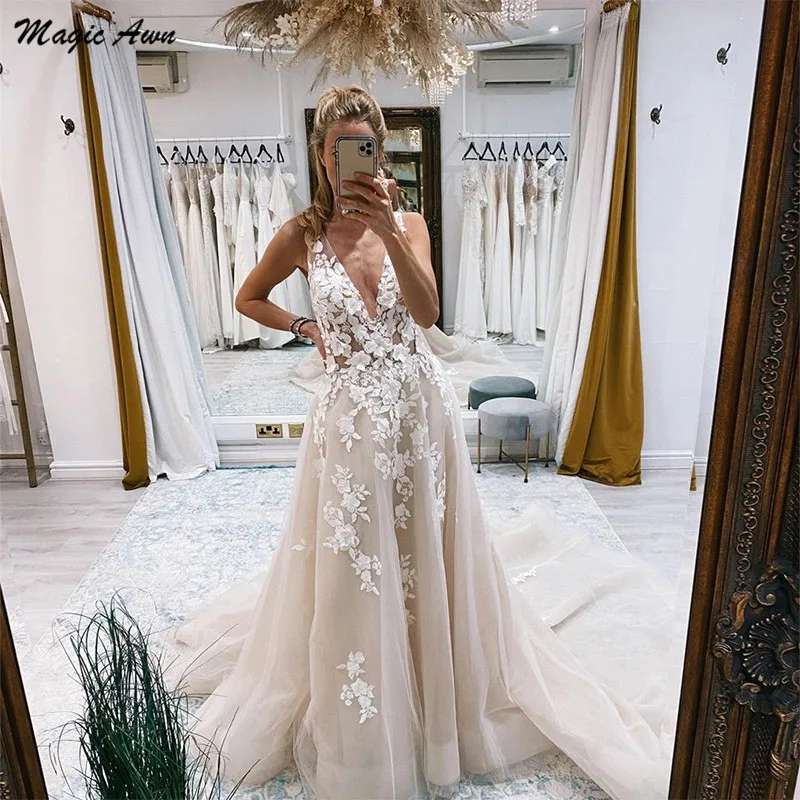

Magic Awn Graceful Beach Wedding Dresses Lace Appliques V-Neck Open Back Bohemian Princess Bride Dress A-Line Abito Da Sposa