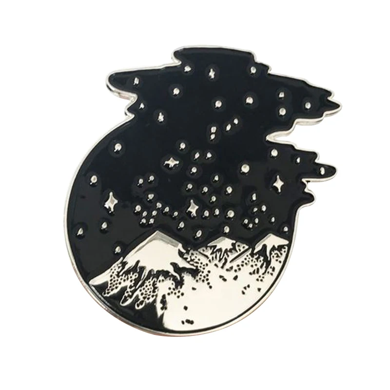

Mountain star night badge howling wolf brooch nature landscape pin