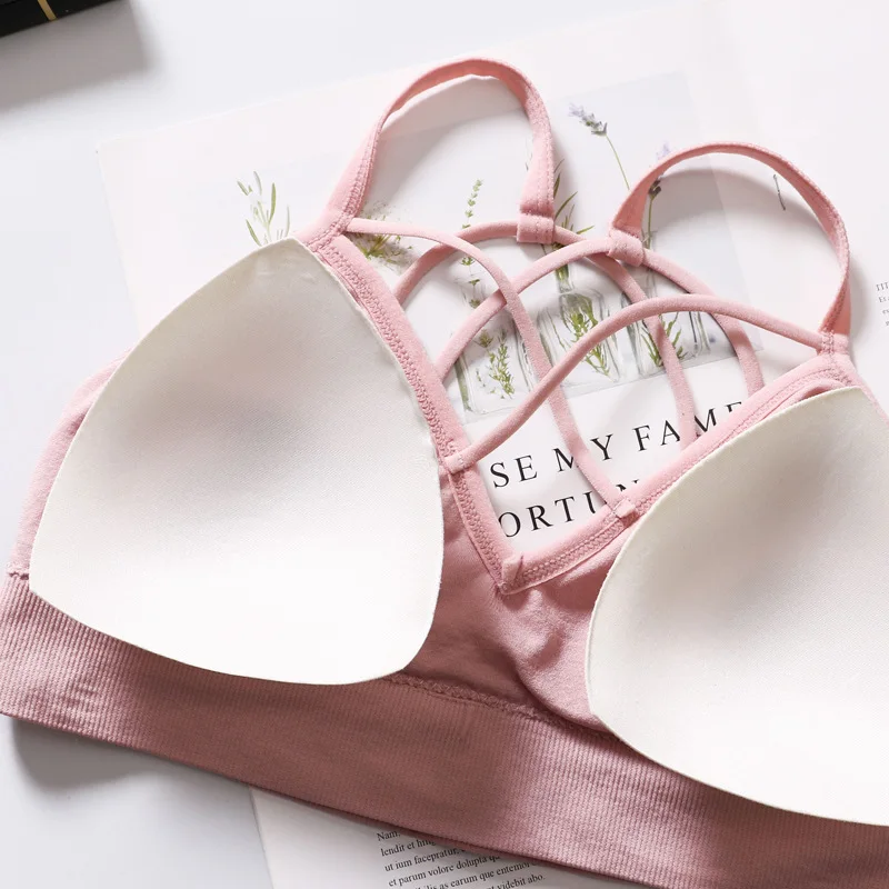 Сексуальный укороченный Топ для женщин, красивый топ с открытой спиной, женский бюстгальтер с мягкими чашечками, спортивный топ-бандо, бесшовное нижнее белье