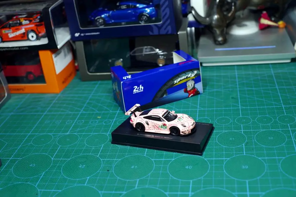 1/64 model car for Le Mans GT Porsche 911 pink color