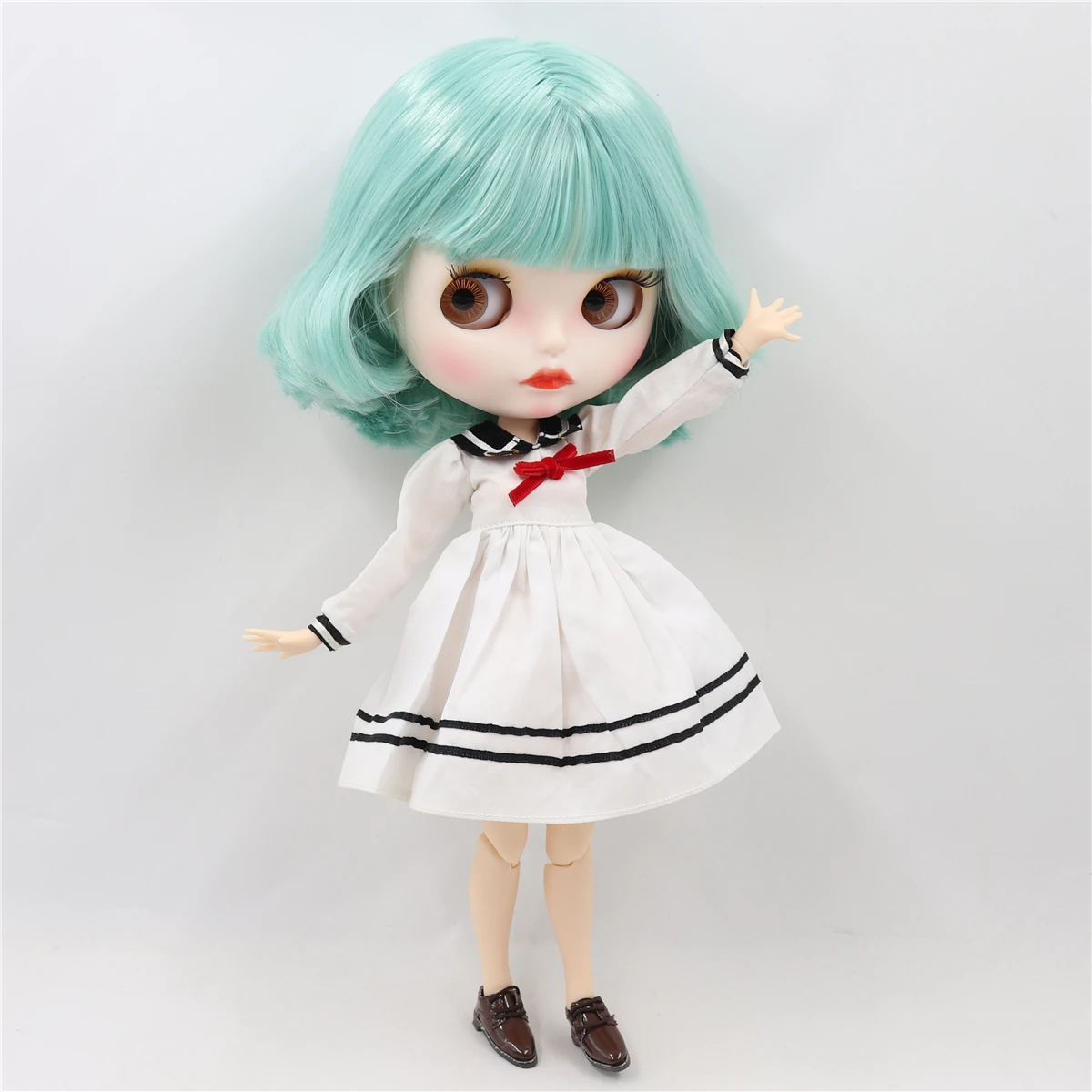 Neo Blythe Doll with Green Hair, White Skin, Matte Pouty Face & Custom Jointed Body 2