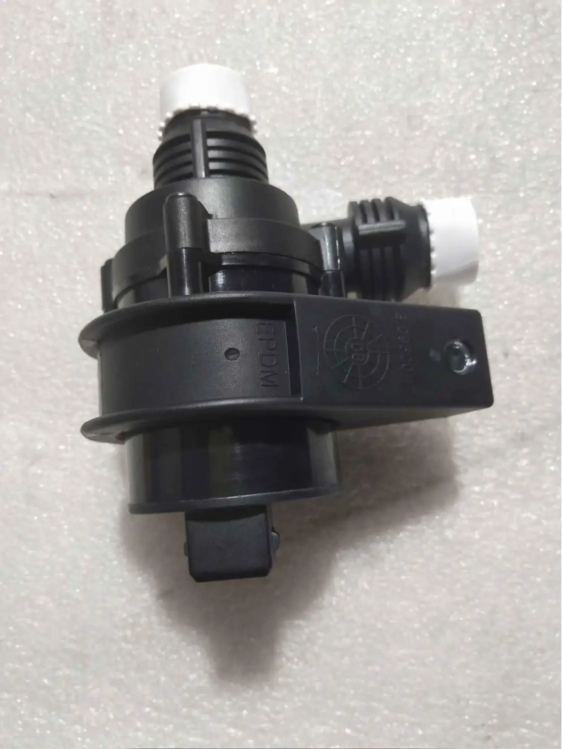 

Good quality Additional Auxiliary Water Pump For BM W 5/6 Series X5 E53 OEM:64116903350