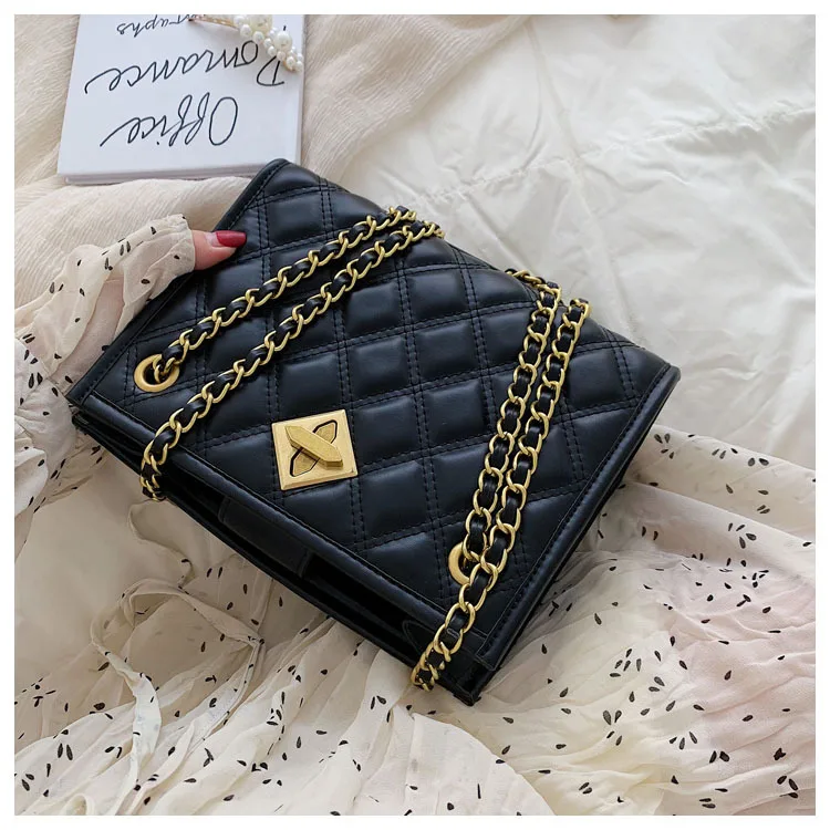 small fresh retro fashion net red with Lingge small fragrant wind large-capacity messenger bag