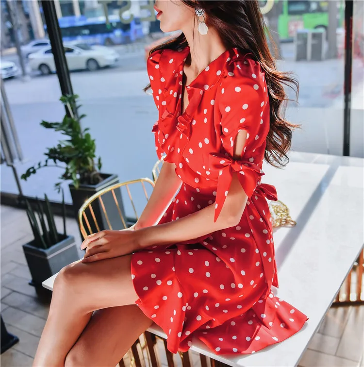 Dabuwawa Vintage Dot Print Ruffle Dress Women Sexy Ruffle Neck Split Hem Bow Sleeve Asymmetrical Sashes Dress Female DT1BDR006