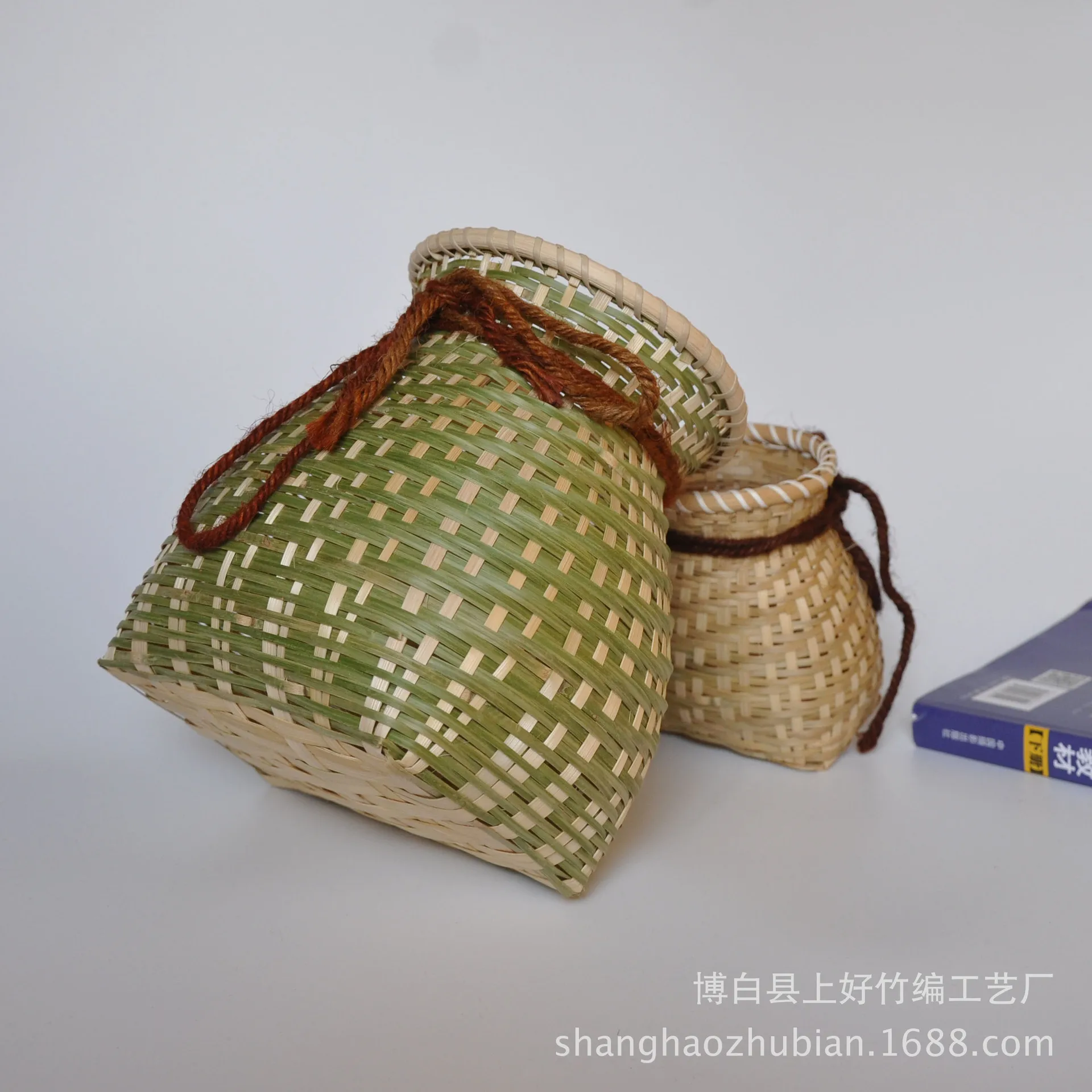

Currently Available Handmade Bamboo Weaving Fish Basket Children Bamboo Little Pannier Dance Costume Props Bamboo Products Bambo