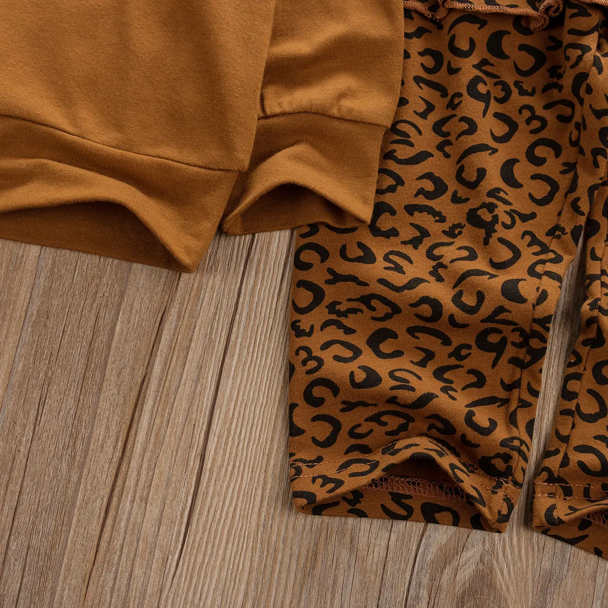 От 1 до 6 лет одежда с леопардовым принтом для маленьких девочек осенние зимние наборы толстовки с длинными рукавами штаны с оборками, спортивный костюм детская одежда для девочек