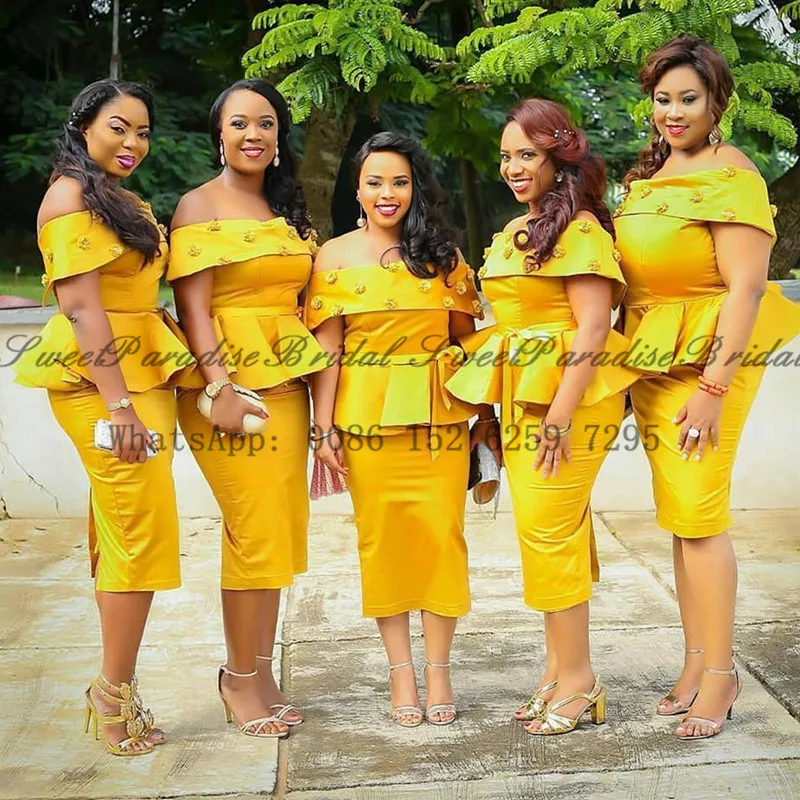 Золотисто-желтые платья подружки невесты длиной до колена с аппликацией и