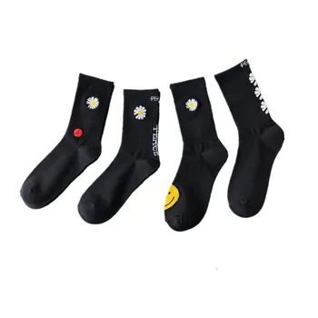 

Korea's 2021 New Woman Stockings Daisy Personality Medium Tube 4 Pairs Printed Fashion Black