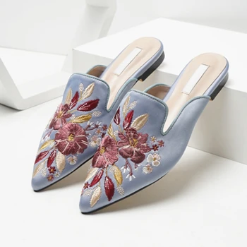 

Women's Mules Summer Trend Flower Embroidery Ponited Toe Half Slippers Female Low Heel Elegant Ladies Party Shoes Flat Slides
