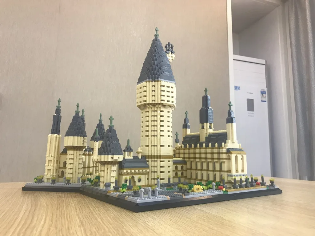 

Hogwarts Castle Small Particles of Diamond Building Blocks Assembled Toys Children'S Educational Fight Inserted Gift Model 071