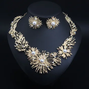 

LADY JEWELRY SET EUROPEAN AMERICAN FASHION TEMPERAMENT GEOMETRIC ALLOY INLAID PEARL NECKLACE EARRINGS WOMEN CLOTHING ACCESSORIES