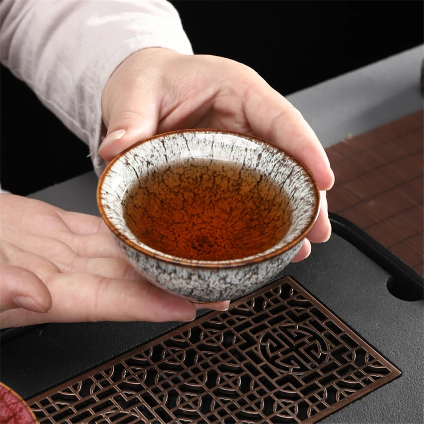 Печь изменяет чашку кунгфу чай наборы домашнего использования керамический образец чашки чая индивидуальная чашка Тяньму строит хост Кубок пять линий чашки