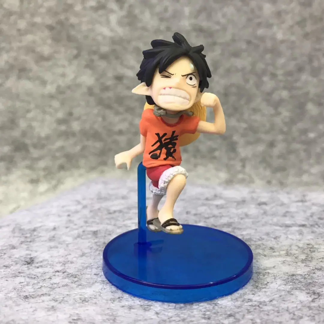 

Cheng yuan Anime WCF One Piece/One Piece Luffy Marco Aunt Carly Method Garage Kit Model