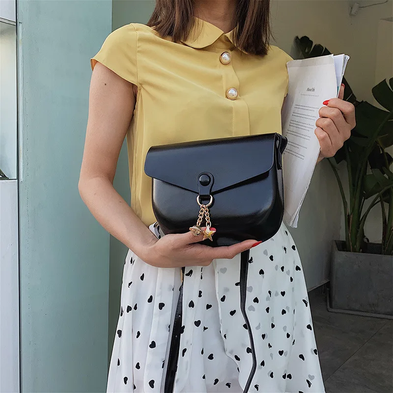 

Ins Superhot Summer Retro Female 2019 New Chaohua Edition Simple Hundred Saddles One Shoulder Slant Bag