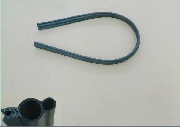 Уплотнение капота для Great wall haval H2S синий знак OEM: 5304011XKR02A 8403501XKR02B - Цвет: rear