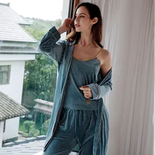 Новые осенние и зимние золотые бархатные пижамы женские четыре части бретели с вышивкой Ночная рубашка Длинные рукава брюки домашний сервис