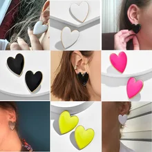 Уличные Стильные черные белые розовые желтые серьги-гвоздики в форме сердца для женщин, минималистичные корейские модные эмалированные серьги в форме сердца