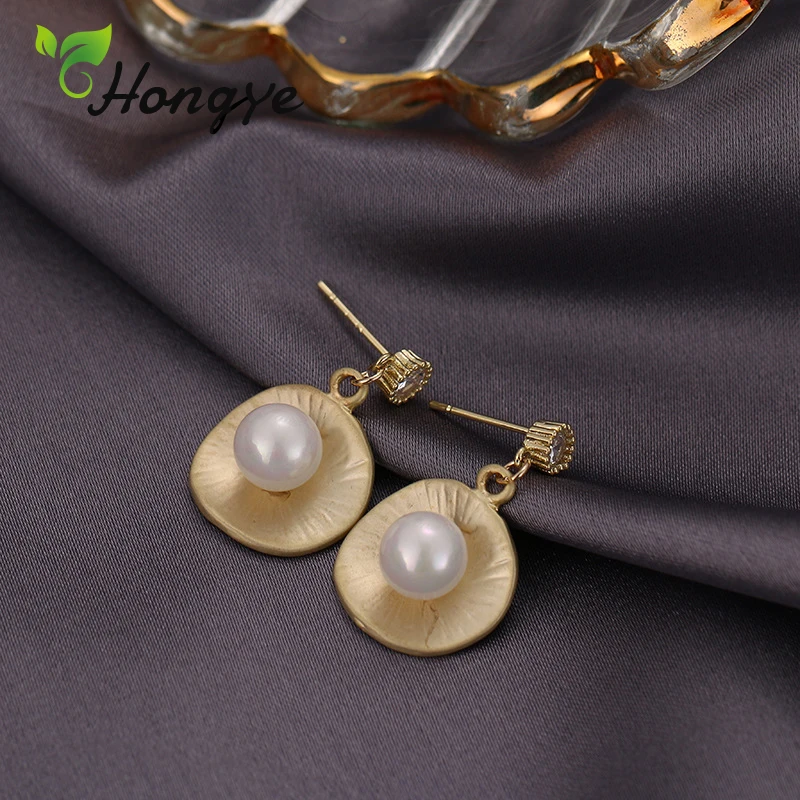 

Stylish Women Shell Pearl Hanging Earrings Zircon Decorative Geometric Fashion Female Drop Dangler Ear Jewelry Brinco Bijoux