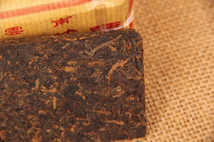 Юньнань спелый пуэр старый ароматный чай кирпич шу пуэр чай 50 г