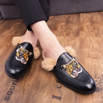 

Winter Mules 2020 Black Leather Shoes Men Half Shoes For Men Fashion Designer Shoes Men Slipper Luxury Plush Casual Slip On Flat
