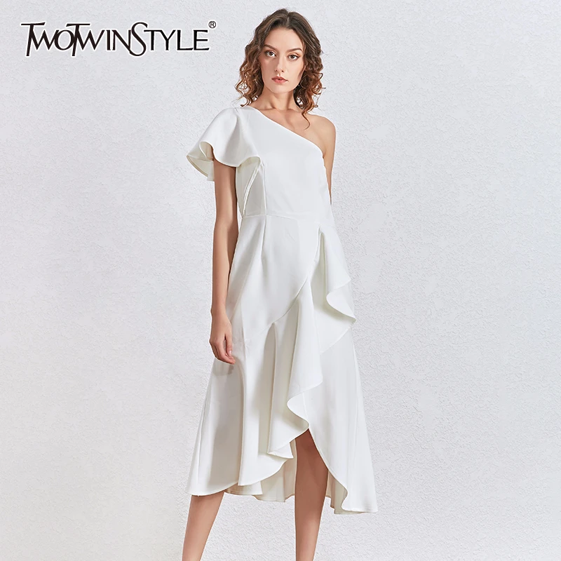 Платье миди с рукавом бабочкой TWOTWINSTYLE асимметричное платье на одно плечо
