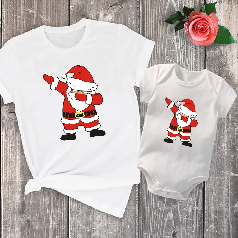 thumbnail image 5 of Camisetas a juego con estampado de Papá Noel para toda la familia, camisetas divertidas para mamá, papá y yo, mameluco de bebé de algodón con apariencia familiar, trajes de fiesta de Navidad, 5 of 5