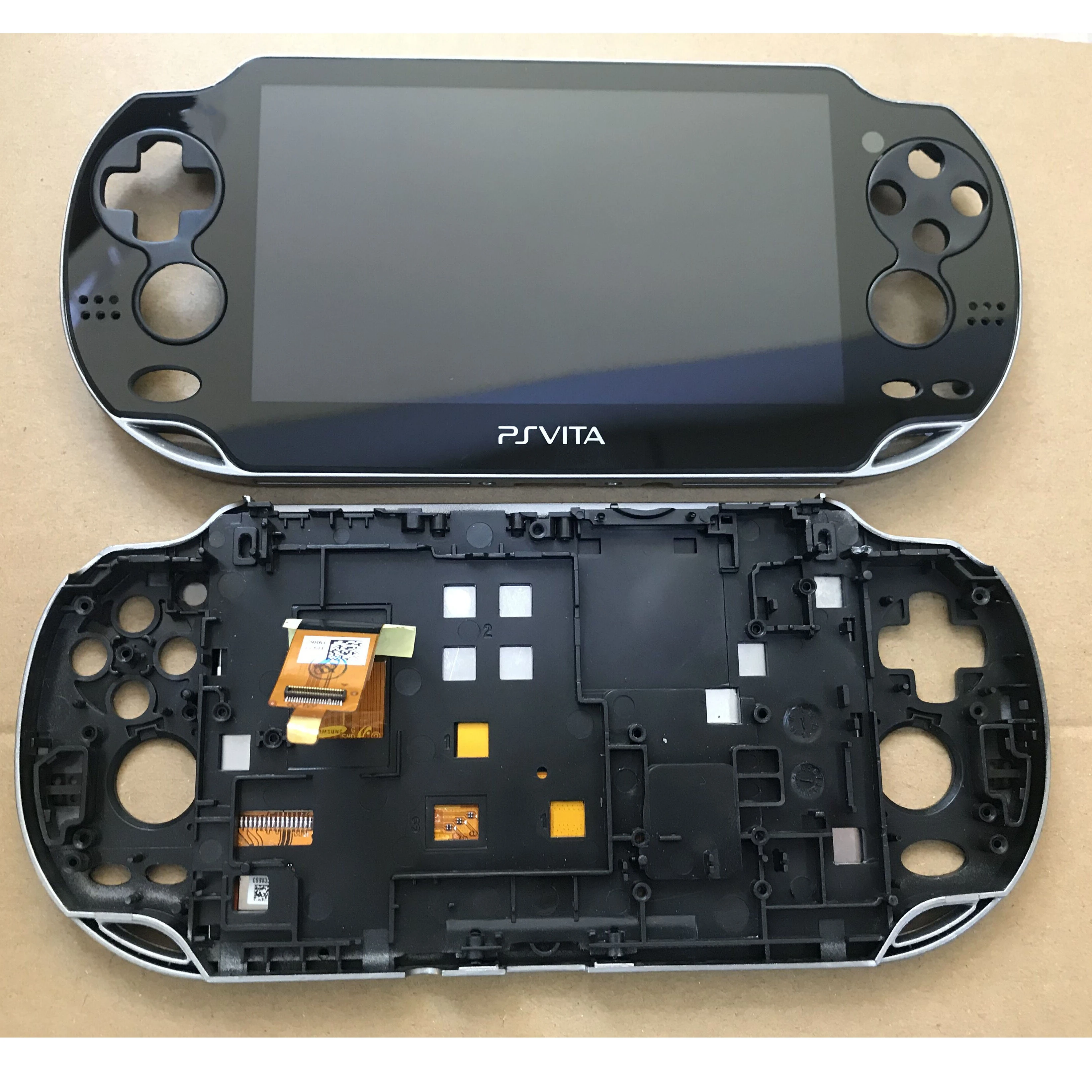 PSVITA【メモリーカード、ゲームソフト付き】