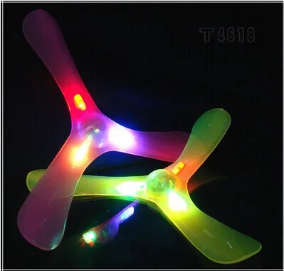 Дротики Сияющие треугольные возвращенные дротики Дети Спорт на открытом воздухе стойло ночной рынок игрушка