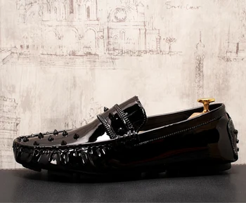 

Men's Comfortable Loafers Rhinestone Rivet Pointed Men Formal Shoes Men's Wedding Party Flat Shoes Rivet nightclub loafers