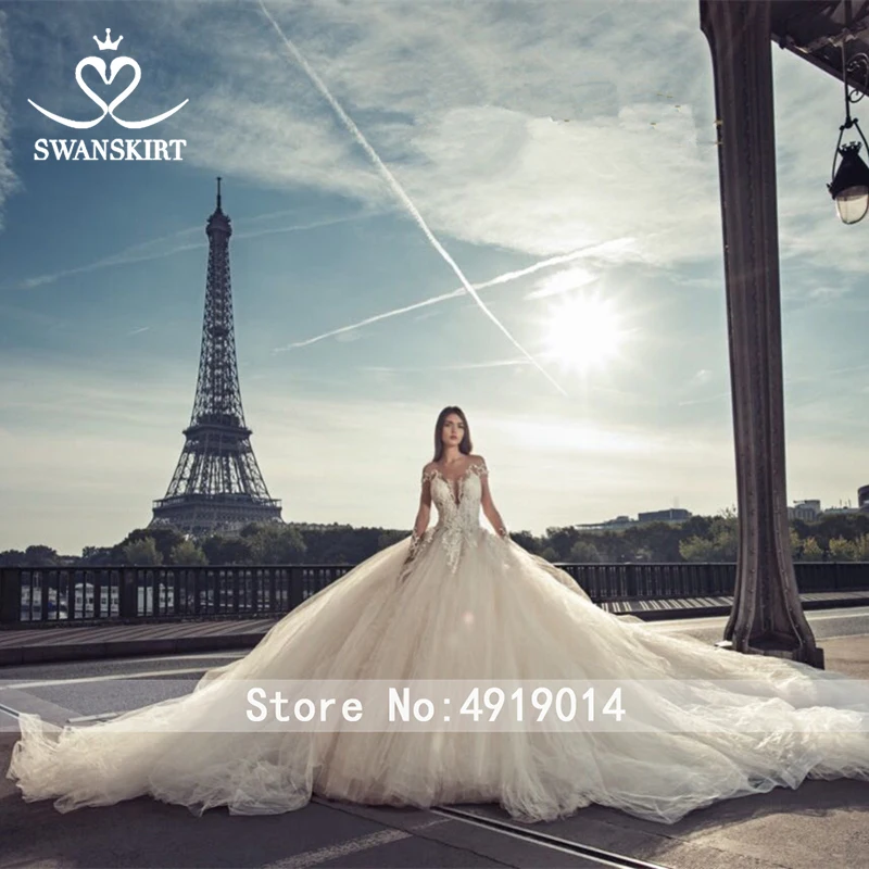 Luxury Ball Gown Wedding Dress Swanskirt Appliques Long Sleeve Chapel Train Open back Bride Princess robe de mariee H147