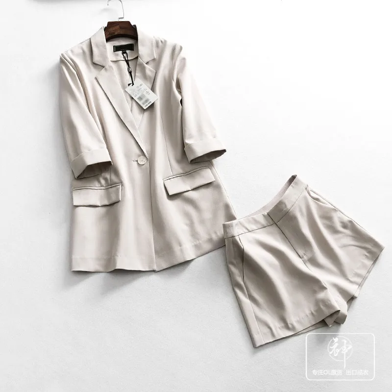

One's Versatile Ol Wind Suit Jacket + High-waisted Casual Shorts WOMEN'S Suit Entities
