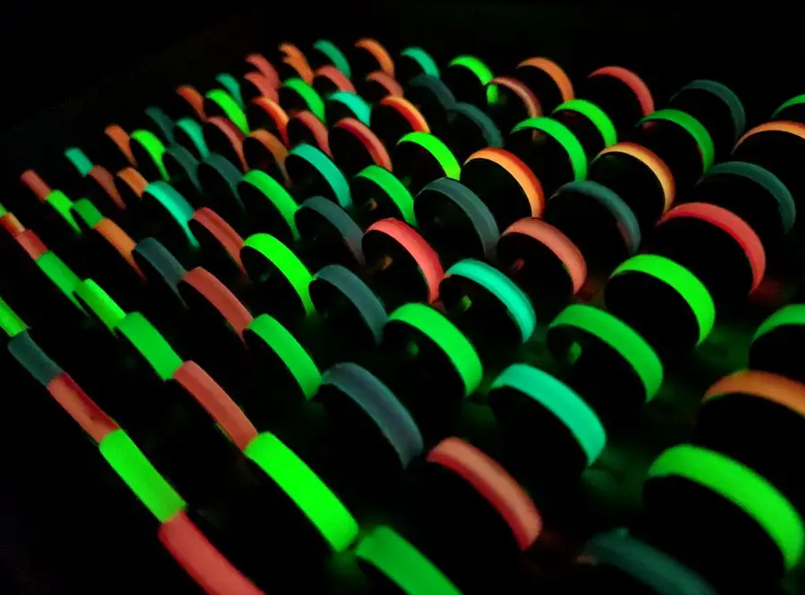 50pcs/lot Growing In Dark Ring 6mm Band Colorful Luminous Women's Cute Ring Party Gift Wholesale Jewelry 6