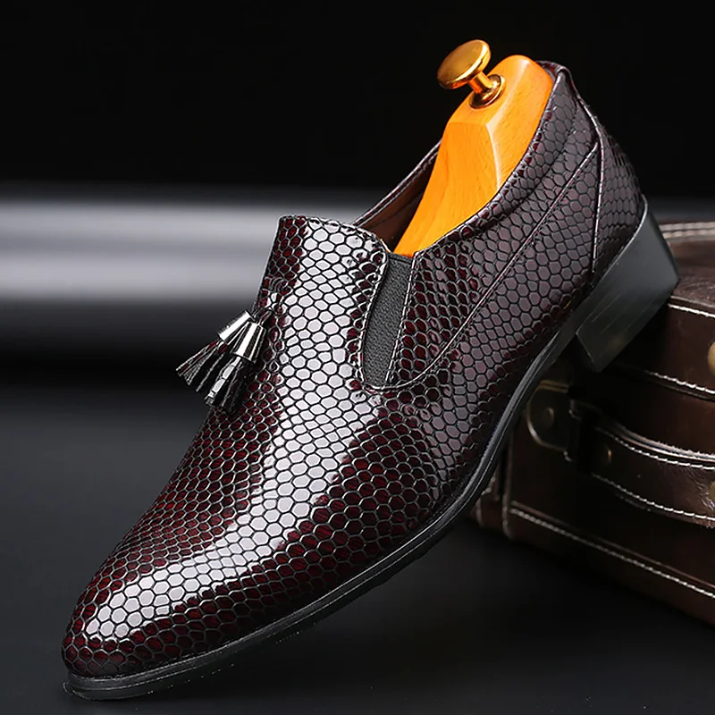 Men's shoes Casual shoes men leather Snake print Tassels Loafers Social shoes Luxury brand Sturdy sole Comfortable Men's shoes Casual shoes men leather Snake print Tassels Loafers Social shoes Luxury brand Sturdy sole Comfortable