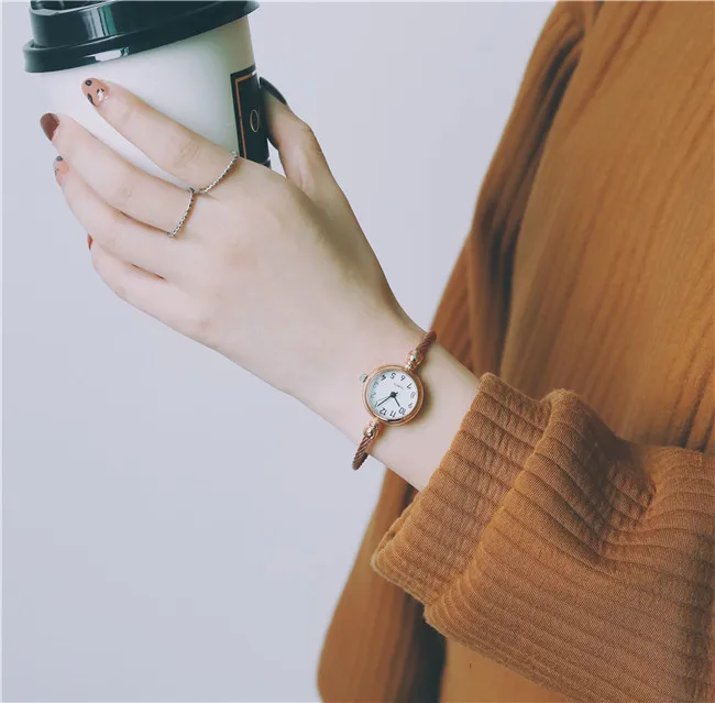 Rose gold white Небольшой свежий модный браслет Женские часы Простой дропшиппинг женские наручные часы ретро кофе сталь женские кварцевые часы - Цвет: Rose gold white