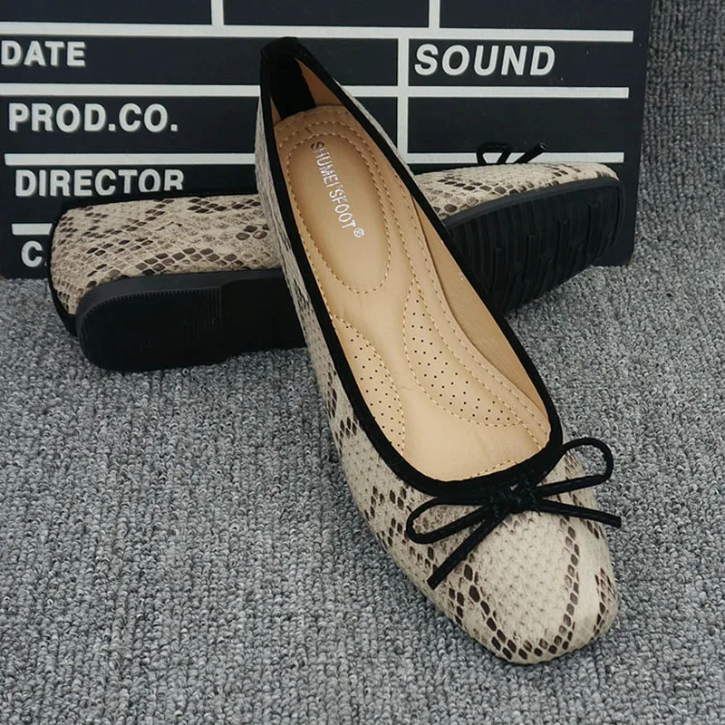 New 2021 Snake Print Women's Flat Square Toe Large Size Comfortable Soft-Soled Ballet Shoes Fashion Bow Casual 3