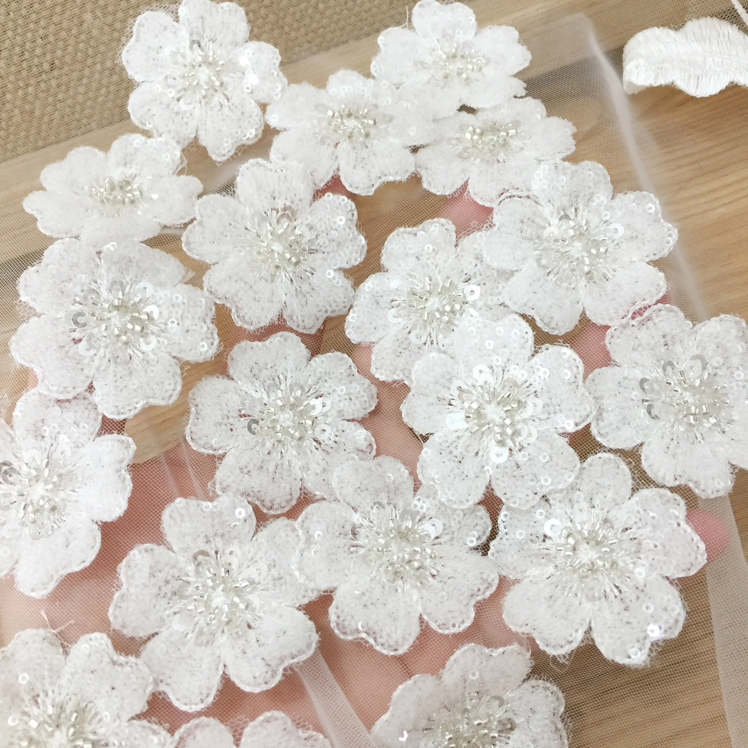 beaded flowers 4.5cm bridal floral petal embroidered floral patches for wedding costume gown dress sewing small lace appliques
