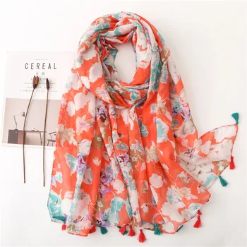 

2020 Autumn and winter Fashion Ethnic style print tourism scarves women seaside sunscreen quality cotton material Luxury shawl