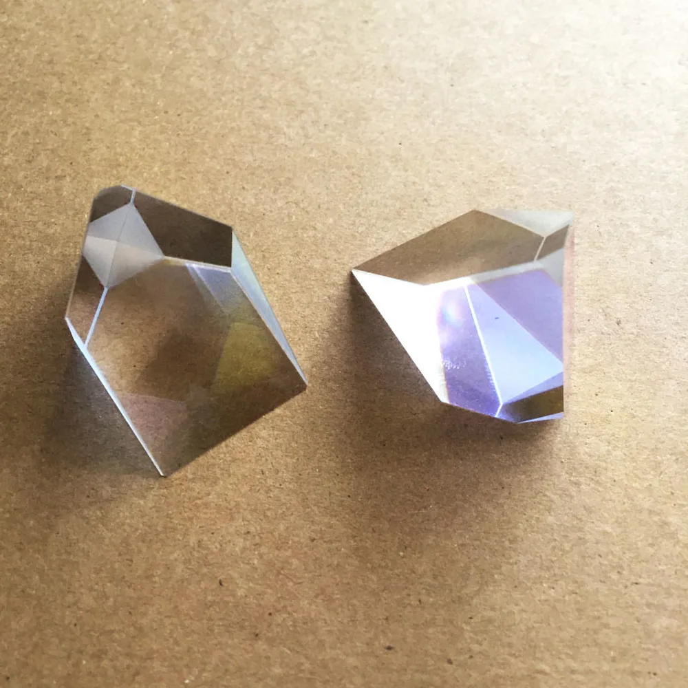 Фотография радужного зеркала Mitsubishi от Prow Prism с полукрышей из оптического стекла и