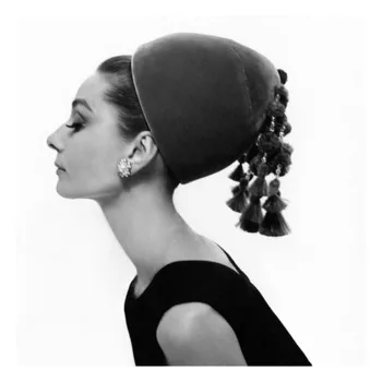 

100% Hand-painted Audrey Hepburn Wall Décor Oil Painting on Canvas Hepburn Black White Wall Art for Living Room Bedroom