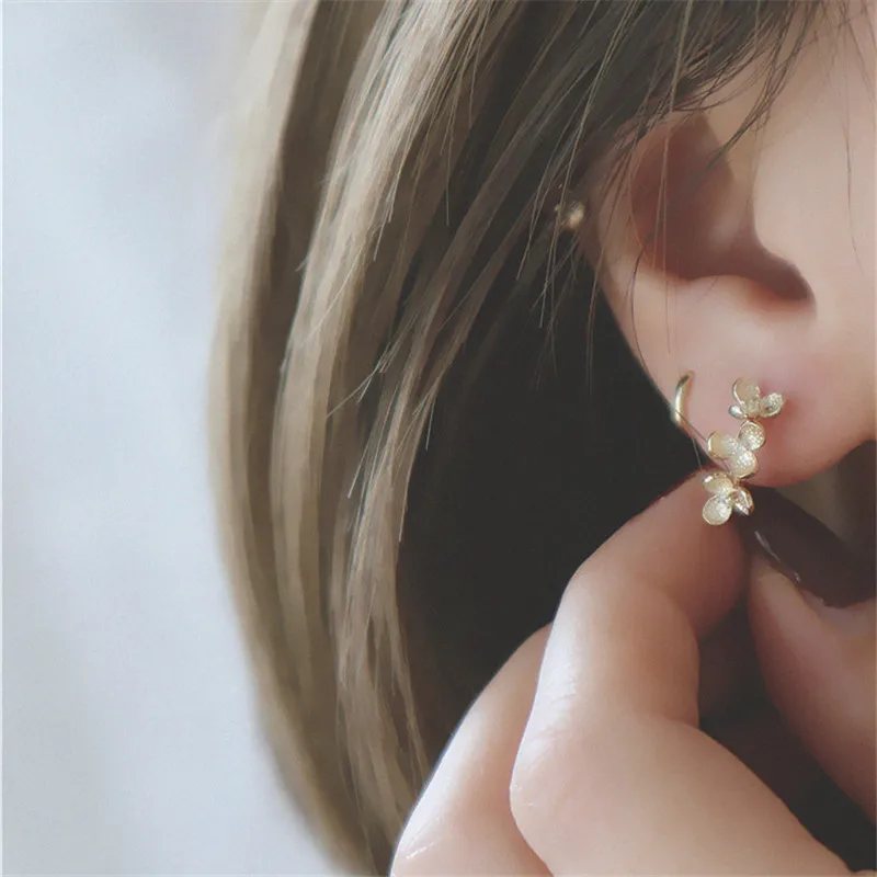 925 Sterling Silver French Small Flower Earrings Women Light Luxury Temperament Wedding Party Jewelry Girlfriend Gift