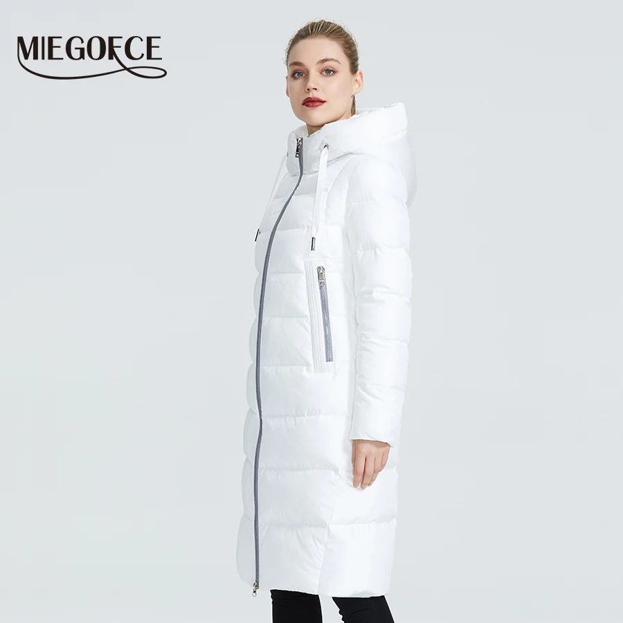MIEGOFCE Новая зимняя женская коллекция курток пальто женское зимнее длина ниже колен теплое пальто с капюшоном европейский и американский стиль защищает от ветра и холода сохраняя тепло внутри