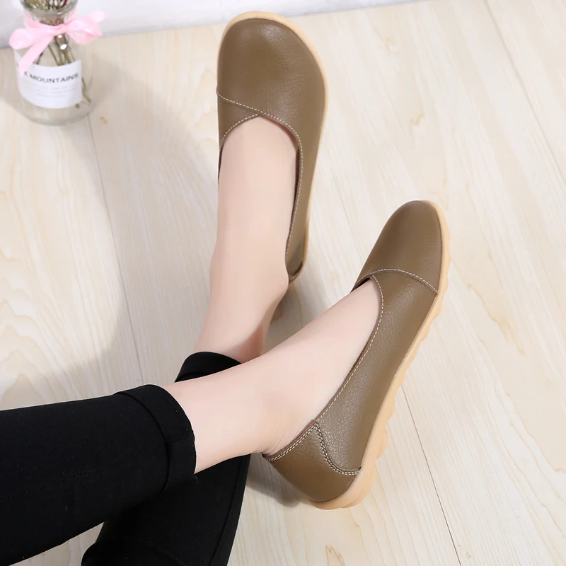 Large size women's shoes and lazy shoes comfortable Joker flat shoes autumn leather bean shoes walking shoe fashion