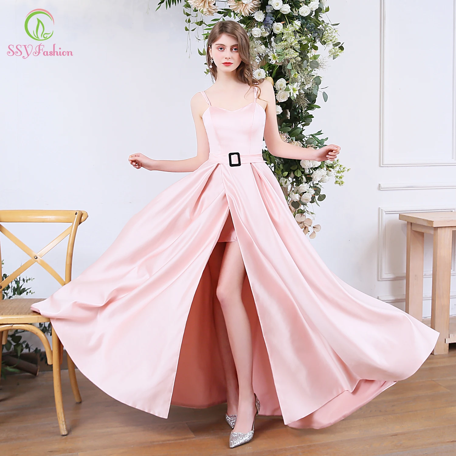 Женское атласное вечернее платье SSYFashion длинное розовое без рукавов с открытой
