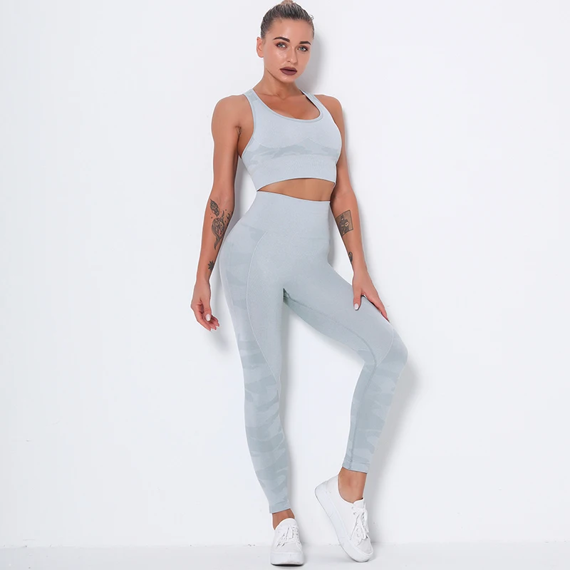 18529116863_1824471394