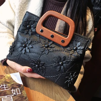 

Female handbag soft leather 2019 autumn new wild flower chain bag fashion single shoulder rivet Messenger bag