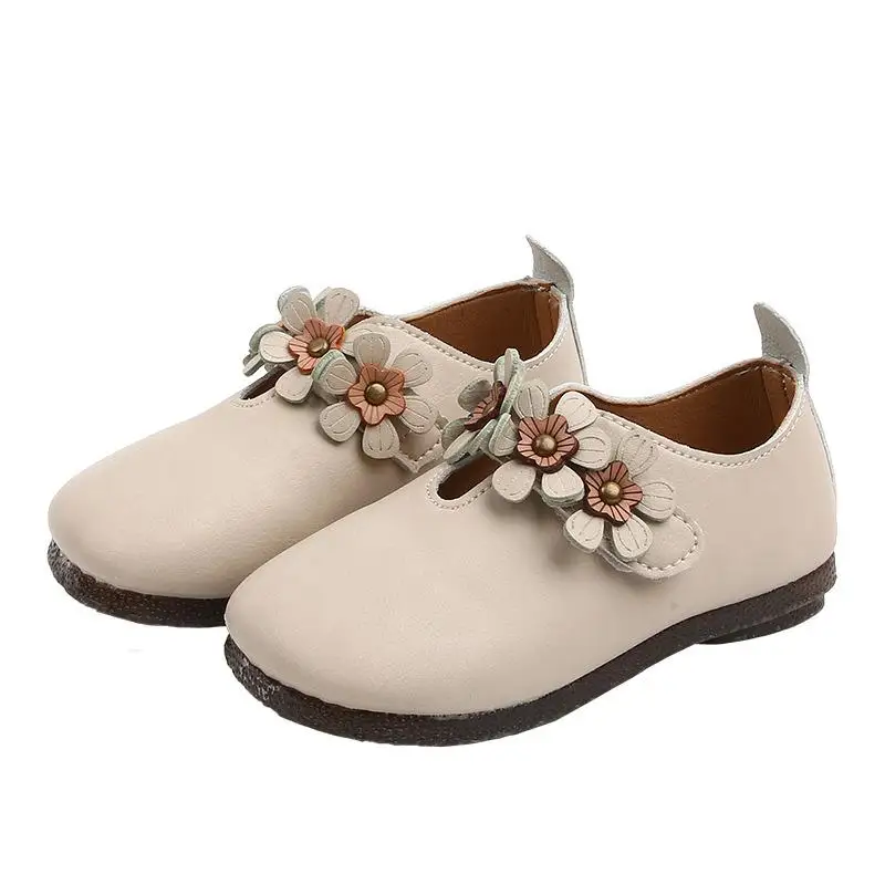 Г. Летние туфли для принцесс на плоской подошве для детей, милые белые модельные туфли из мягкой кожи для малышей повседневные сандалии с цветочным узором для детей - Цвет: Beige