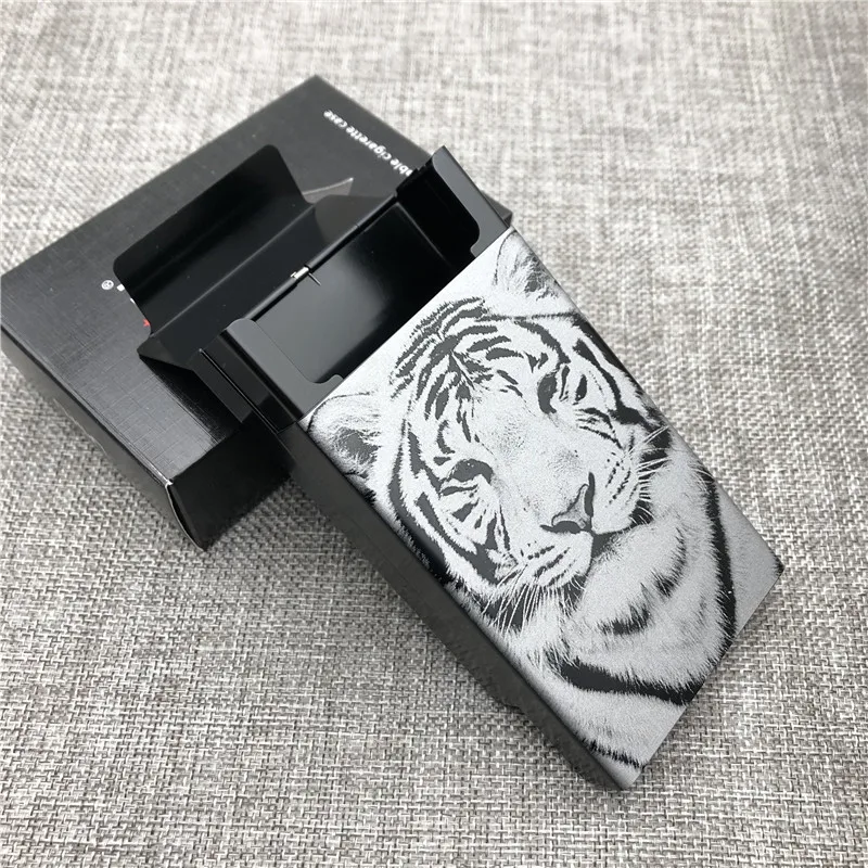 Customized Ultra-Thin Tiger Totem Aluminum Cigarette Case with Laser Engraving